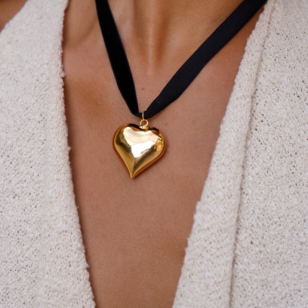 Dear Nerine Necklace — alternative view